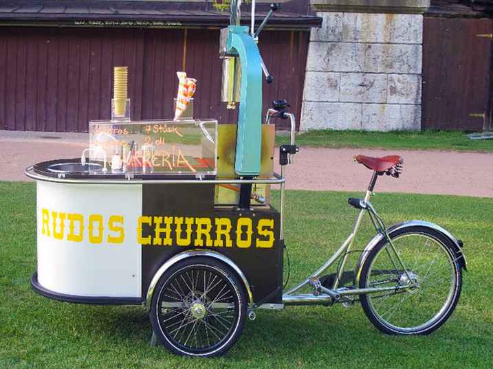 Kleinstbetrieb auf Rädern: komplette Küche zum Herstellen von Churros und Tee